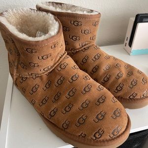 Ugg logo boots Size 9